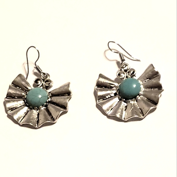 ❤ 3/$25 ALL TURQUOISE EARRINGS - Picture 3 of 4
